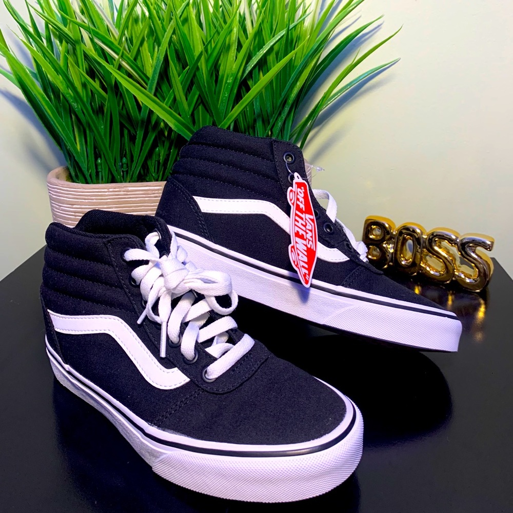 🤍🖤 Vans High Top 🖤🤍
